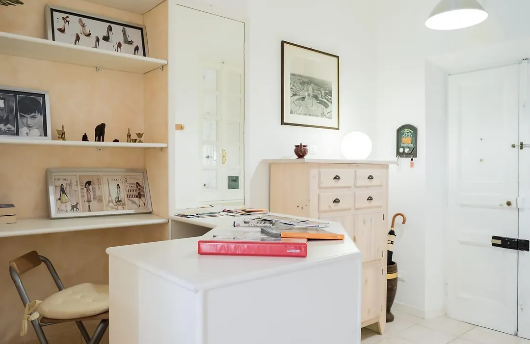 Casa Dei Vicoli, Classic Roman Apartment-1