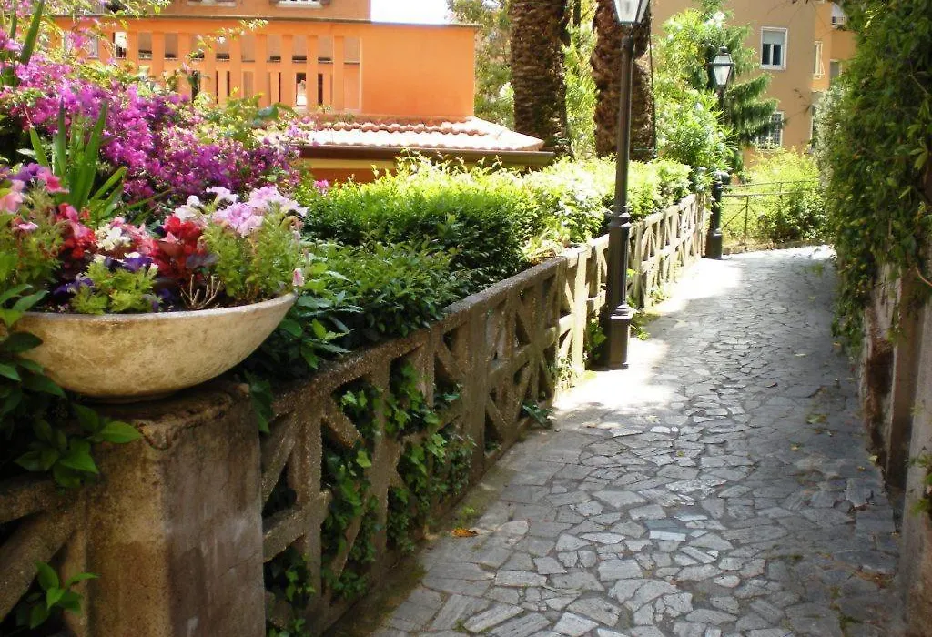 Casa Dei Vicoli, Classic Roman Apartment-1